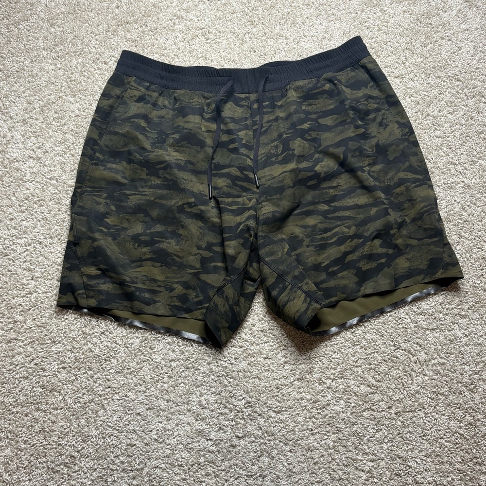 Lululemon Channel Cross Short 7"